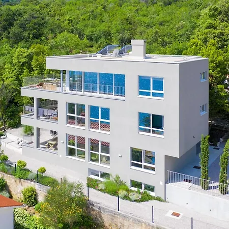 Apartman House 61 *
