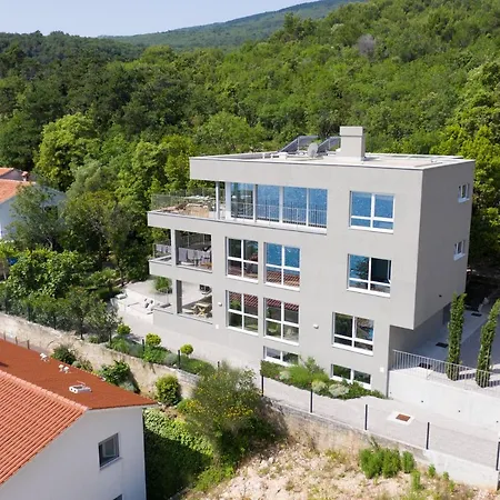 Apartman House 61 *